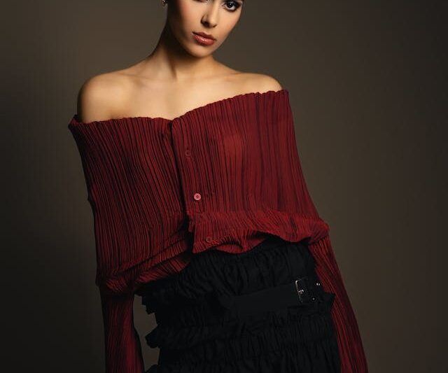 Czarne spódnice na jesień. Elegancja i uniwersalność w jednym