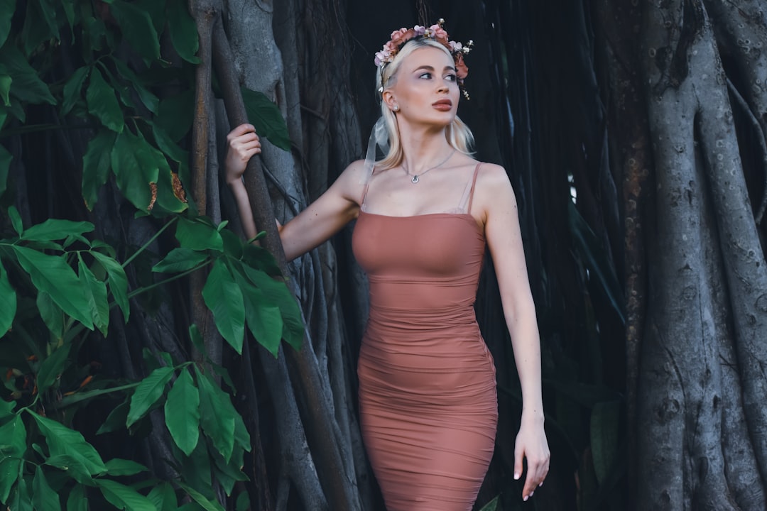 Photo strapless dress